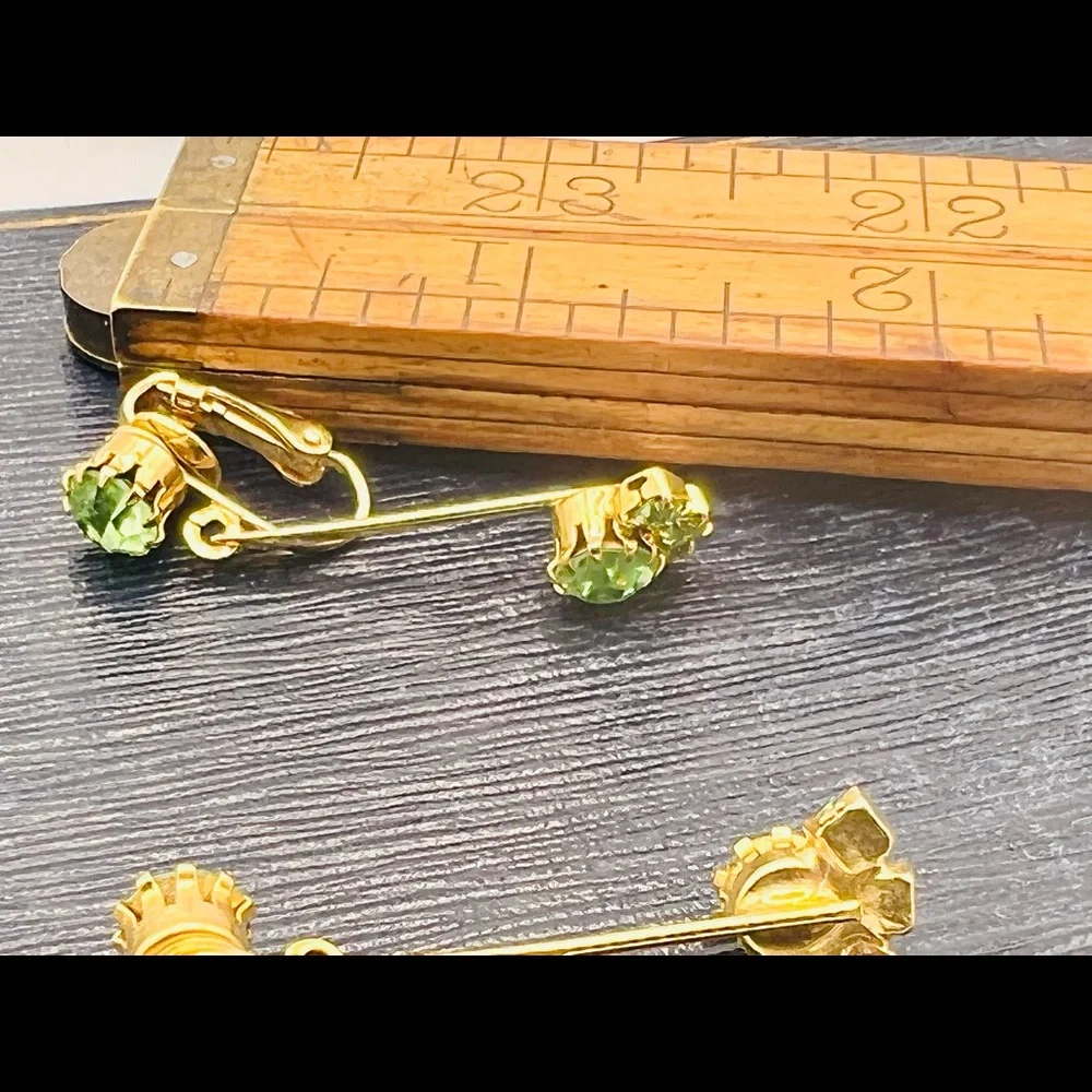 Vintage peridot green rhinestone clip on dangles gold simple style
